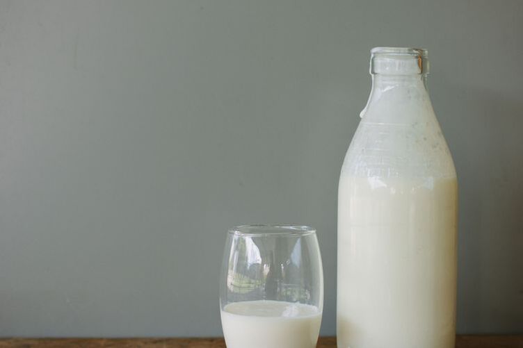 Le kéfir est une boisson saine qu'il est recommandé d'inclure dans l'alimentation quotidienne.