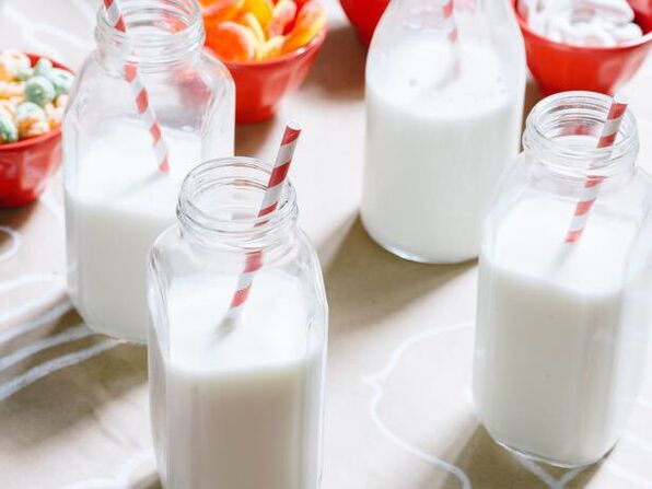 Quatre verres de kéfir tout au long de la journée sont une façon douce de perdre du poids avec un régime au kéfir